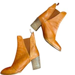 Zara genuine leather basic bootie camel size 6